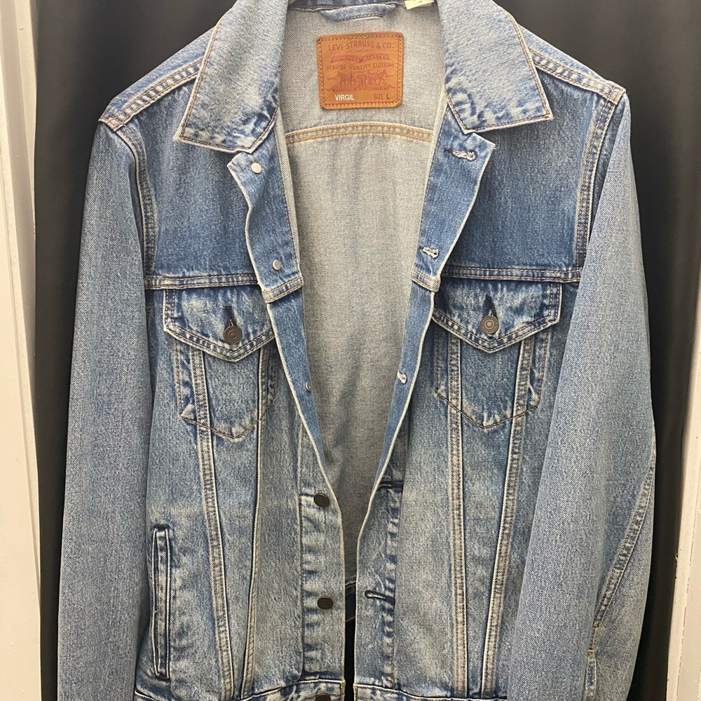 Levi's Light Blue Denim Jacket with Brown Patch